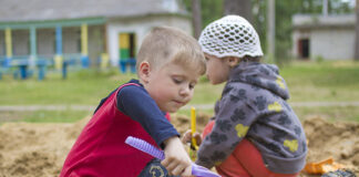 Pierwszy kontakt dziecka z rówieśnikami