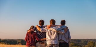 Jakie korzyści zdrowotne niesie ze sobą regularna psychoterapia u dorosłych?