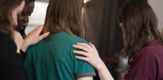 Jakie są najważniejsze czynniki wpływające na skuteczność terapii u dorosłych?