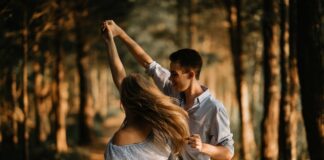 Jak wybrać odpowiedniego terapeutę pary