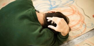 Jakie są najważniejsze etapy pracy terapeutycznej w psychoterapii dorosłych?