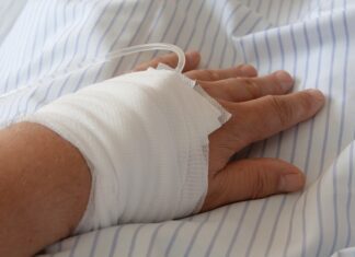 Jak przewozić podpaski w samolocie?