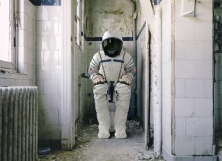 Dlaczego woda w toalecie stoi?