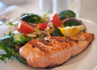 Dlaczego nad morzem opalamy się szybciej?