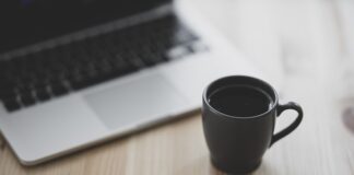 Czy matka karmiąca może pracować 10 godzin?